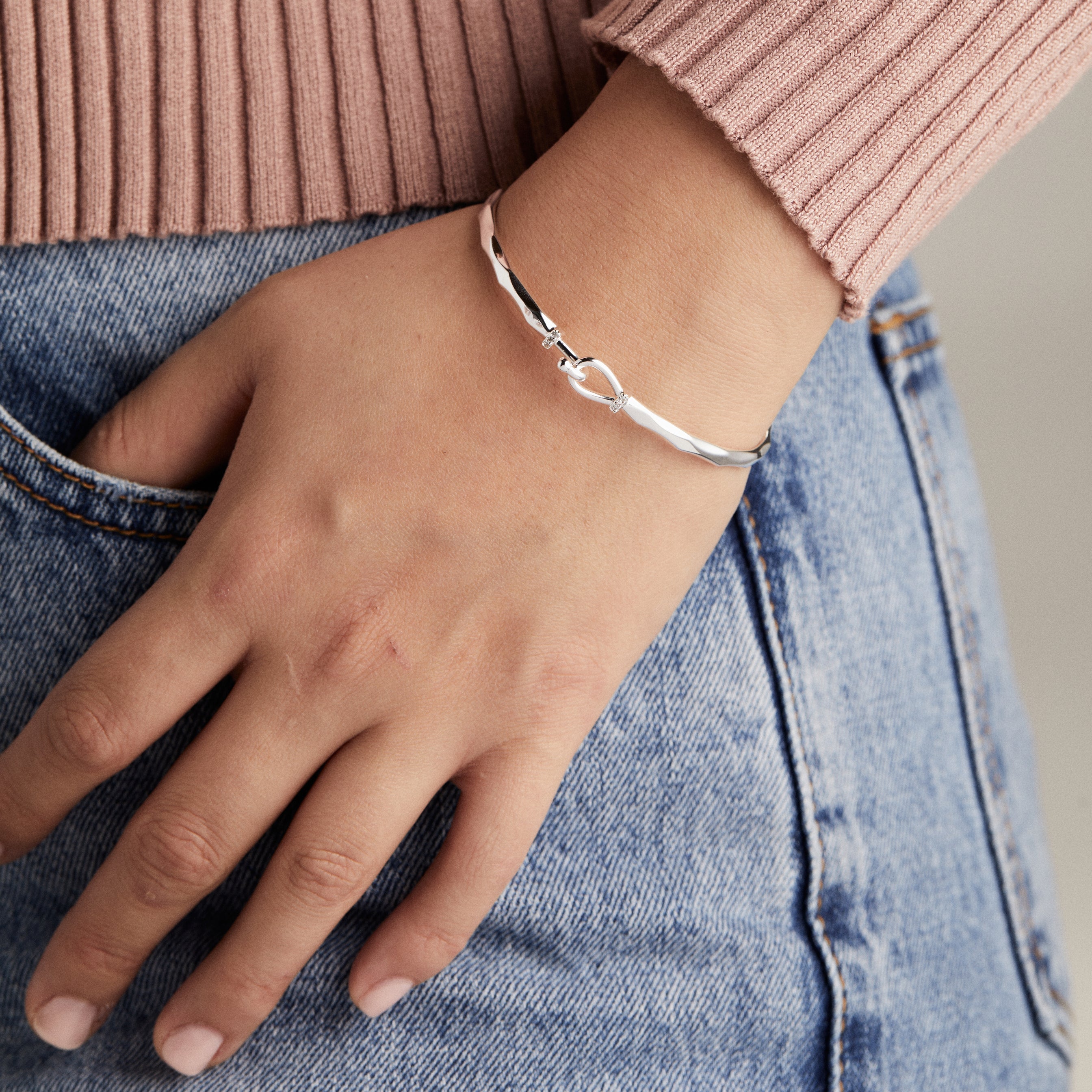 Faceted Hook Tension Bracelet - Aaria Tees Aaria Tees