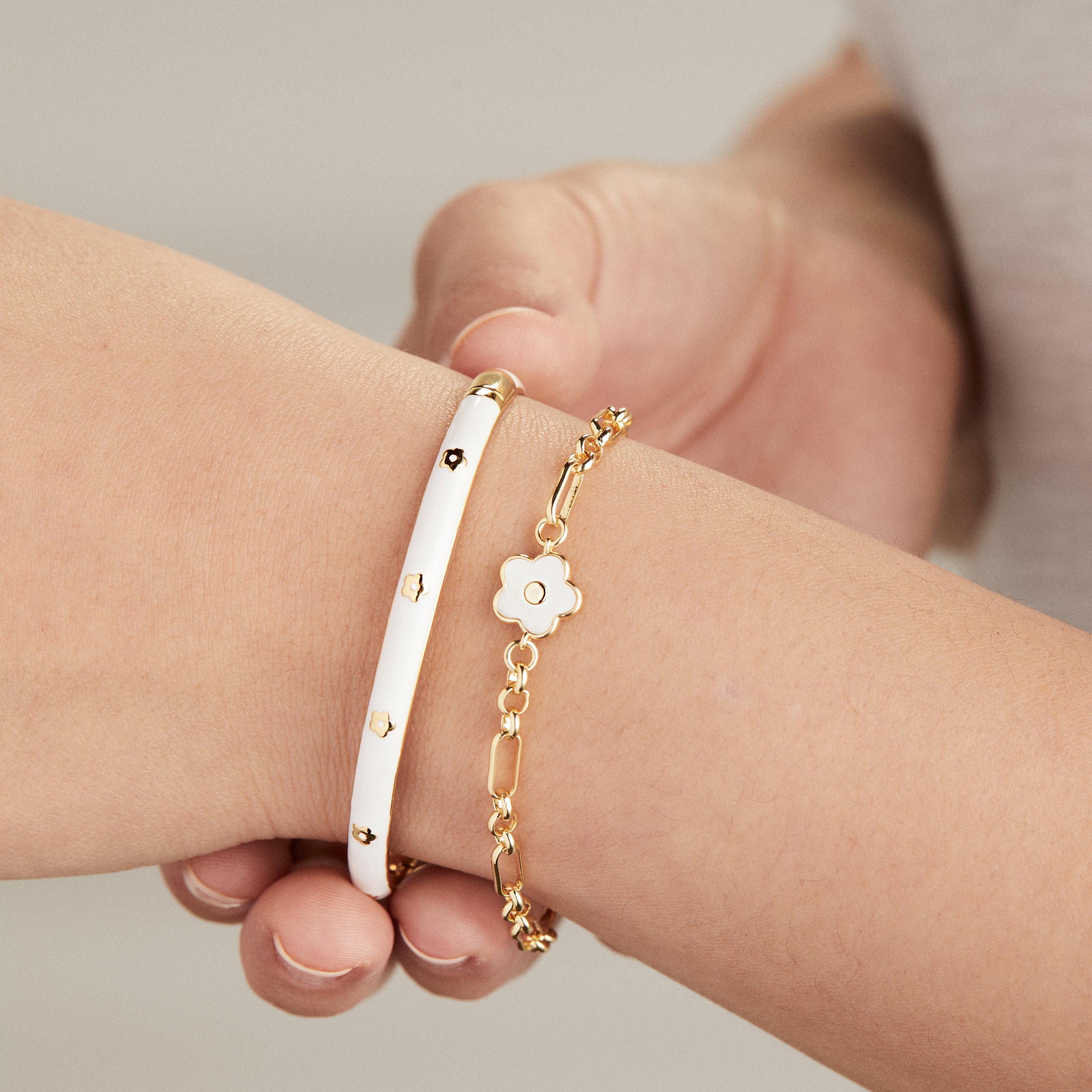 Mother Of Pearl Daisy Charm Chain Bracelet - Aaria Tees Aaria Tees