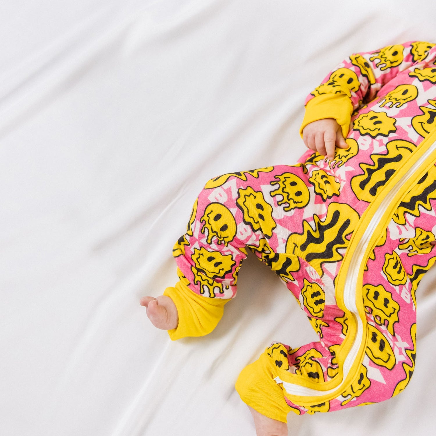 TRIPPY SMILES PINK BAMBOO ZIPPY - Aaria Tees Aaria Tees