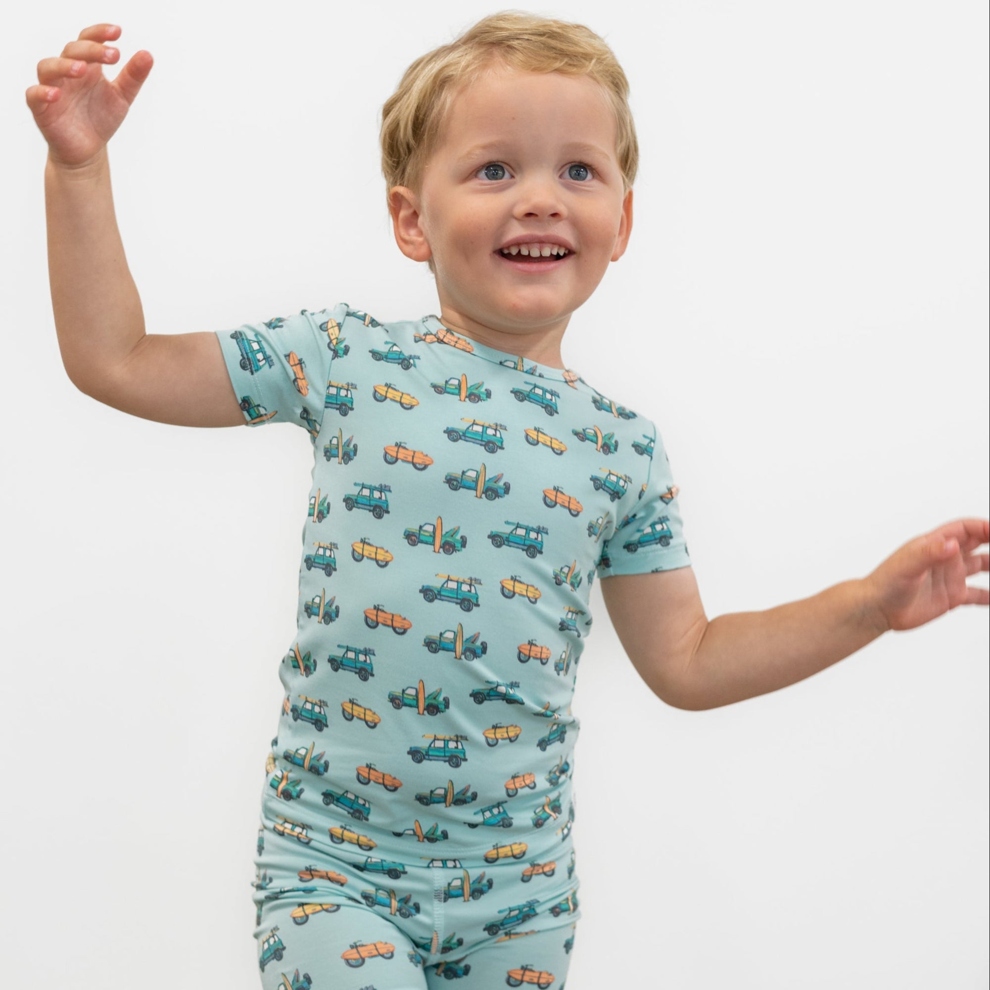  Aaria Tees